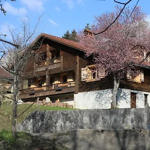 Sous Les Ecotagnes Chalet